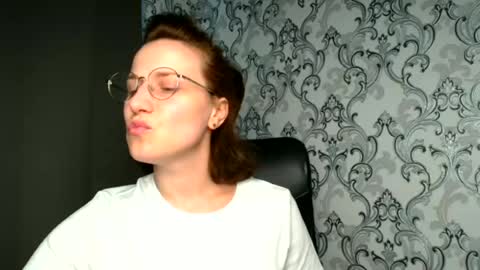 Snapshot of shannen_sweet chatting on June 15, 11:23 am Shannen online show from June 15, 11:23 am