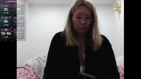 Snapshot of shannon07 chatting on June 13, 3:15 am Shannon07 online show from June 13, 3:15 am