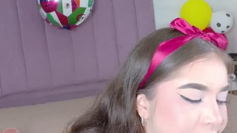 Snapshot of shanntal__ chatting on June 24, 7:46 pm Shanntal online show from June 24, 7:46 pm