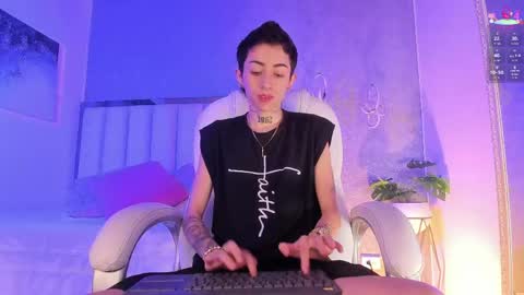 Snapshot of shantal_thompson21 chatting on May 29, 1:42 pm Shantal online show from May 29, 1:42 pm