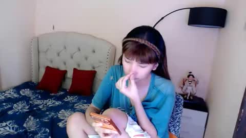 Snapshot of shantalfoxxy chatting on June 11, 12:32 am SHANTA FOX s online show from June 11, 12:32 am