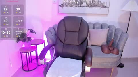 Snapshot of shantall_wills chatting on June 4, 10:32 am Shantall wills online show from June 4, 10:32 am