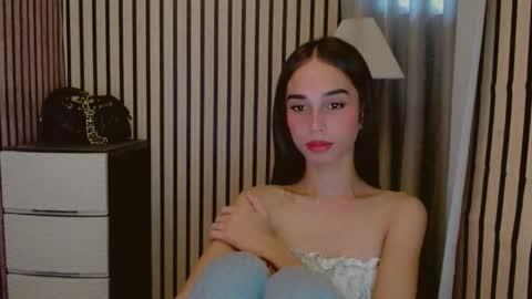 Snapshot of shantallfuckdoll chatting on April 29, 5:55 am shantallfuckdoll online show from April 29, 5:55 am