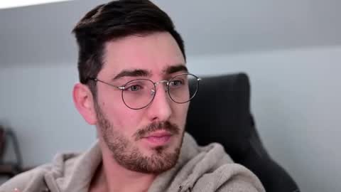 Snapshot of shape80 chatting on December 4, 7:23 pm frenchy boy online show from December 4, 7:23 pm