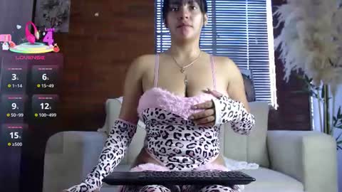 Snapshot of shara_rios chatting on June 11, 1:09 pm shara_rios online show from June 11, 1:09 pm
