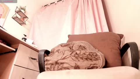 Snapshot of sharijones_1 chatting on October 28, 12:14 am shari jones online show from October 28, 12:14 am