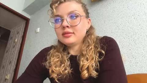 Lola online show from March 26, 11:38 am