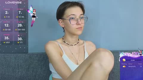 Snapshot of sharli_rose chatting on January 15, 3:18 pm Sharli online show from January 15, 3:18 pm