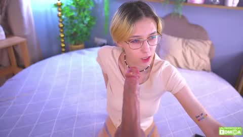 Snapshot of sharli_rose chatting on May 11, 12:44 pm Sharli online show from May 11, 12:44 pm