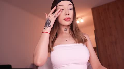 Sharlin  online show from March 14, 12:50 am