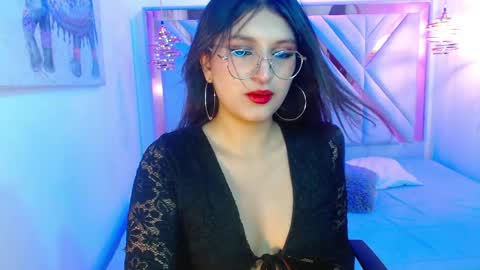 Snapshot of sharllote_ chatting on May 28, 8:50 pm Sharllote online show from May 28, 8:50 pm