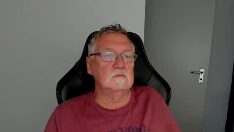 sharlots_pet online show from April 23, 10:47 am