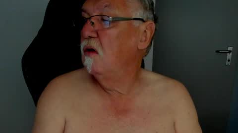 sharlots_pet online show from April 29, 9:46 am