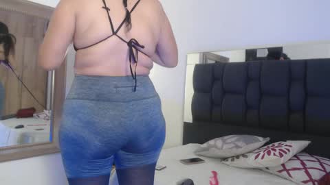 Snapshot of sharlotte__jones chatting on December 6, 4:06 pm Sara online show from December 6, 4:06 pm