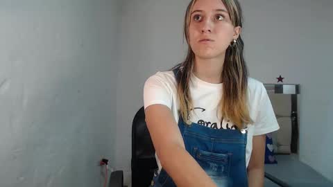 Snapshot of sharlotte__jones chatting on February 27, 2:00 pm Sara online show from February 27, 2:00 pm