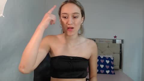 Snapshot of sharlotte__jones chatting on February 28, 1:36 pm Sara online show from February 28, 1:36 pm