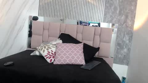 Snapshot of sharlotte__jones chatting on November 9, 12:14 pm Sara online show from November 9, 12:14 pm