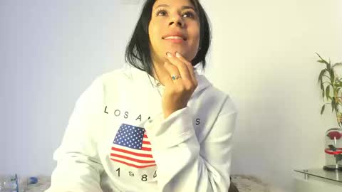 Snapshot of sharol_xx chatting on March 19, 10:03 pm Sharol smile online show from March 19, 10:03 pm