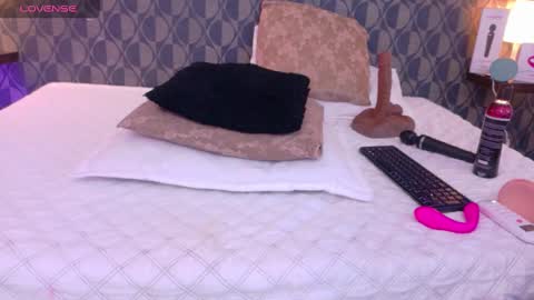 Sharom  online show from January 23, 11:26 pm