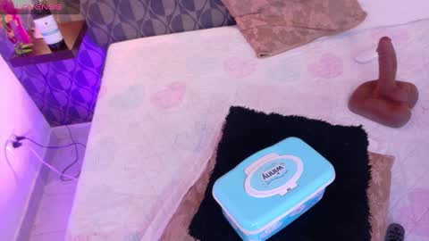 Sharom  online show from February 3, 10:00 pm