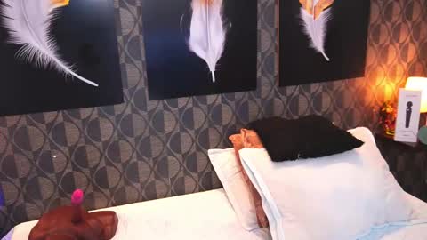 Sharom  online show from February 25, 7:01 pm