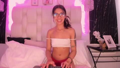 Snapshot of sharon_justin_ chatting on June 6, 8:13 pm Sharon online show from June 6, 8:13 pm