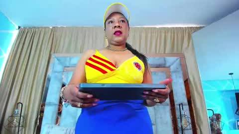 Snapshot of sharon_noa chatting on June 11, 2:26 pm Sharon Noa online show from June 11, 2:26 pm