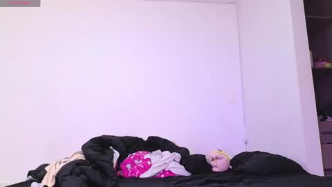 Snapshot of sharonblack_ chatting on April 16, 10:16 am kitsune online show from April 16, 10:16 am