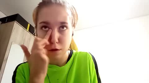 Snapshot of shawanaanene chatting on December 5, 6:33 am Annette online show from December 5, 6:33 am