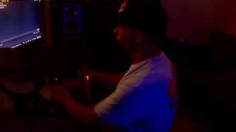 Snapshot of shawntheone3535b chatting on October 12, 4:55 am shawntheone online show from October 12, 4:55 am