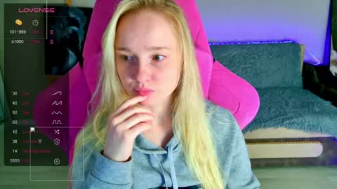 Snapshot of shawty_miia chatting on May 31, 7:15 pm shawty_miia online show from May 31, 7:15 pm