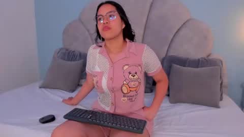 Snapshot of shayra_alina chatting on June 14, 1:13 pm shayra_alina online show from June 14, 1:13 pm