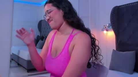 Snapshot of shayra_alina chatting on June 17, 9:27 pm shayra_alina online show from June 17, 9:27 pm