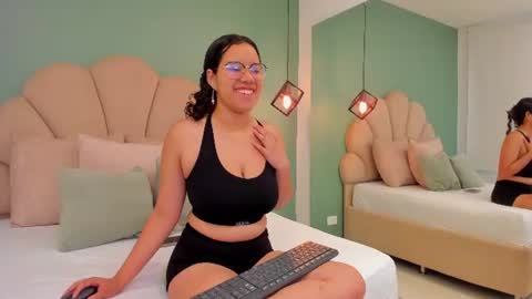 Snapshot of shayra_alina chatting on June 23, 11:30 am shayra_alina online show from June 23, 11:30 am