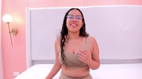 Snapshot of shayra_alina chatting on July 8, 9:41 pm shayra_alina online show from July 8, 9:41 pm