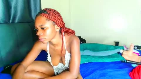 Snapshot of shee13 chatting on October 15, 2:22 am shee13 online show from October 15, 2:22 am