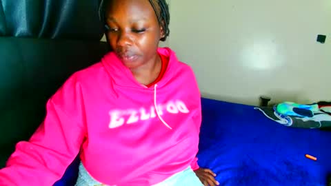 Snapshot of shee13 chatting on October 20, 4:35 am shee13 online show from October 20, 4:35 am