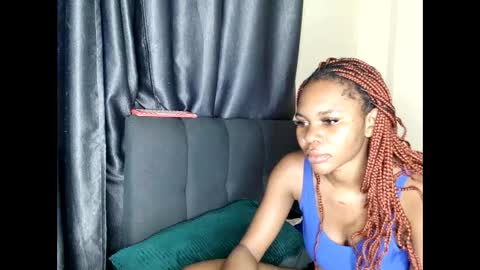 Snapshot of shee13 chatting on October 27, 10:41 am shee13 online show from October 27, 10:41 am