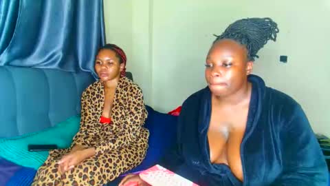 Snapshot of shee13 chatting on November 1, 8:33 pm shee13 online show from November 1, 8:33 pm