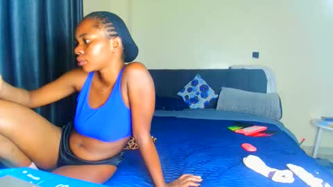 Snapshot of shee13 chatting on November 12, 7:09 am shee13 online show from November 12, 7:09 am