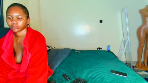 Snapshot of shee13 chatting on December 14, 7:47 am shee13 online show from December 14, 7:47 am