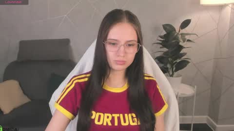 Snapshot of shei1a_shy chatting on April 16, 11:33 am Amely online show from April 16, 11:33 am