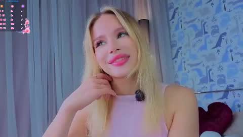 Snapshot of sheliamuyres chatting on July 15, 1:44 am Lina online show from July 15, 1:44 am