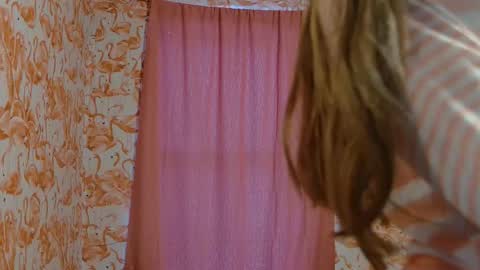 Snapshot of shelikessoymilk chatting on October 28, 7:38 pm Erika online show from October 28, 7:38 pm