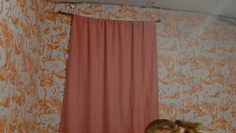 Snapshot of shelikessoymilk chatting on November 11, 10:43 pm Erika online show from November 11, 10:43 pm