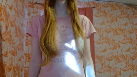 Snapshot of shelikessoymilk chatting on November 23, 8:19 pm Erika online show from November 23, 8:19 pm