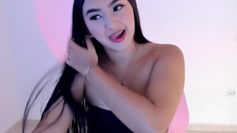 Snapshot of shelly_rohades chatting on October 26, 1:22 am online show from October 26, 1:22 am