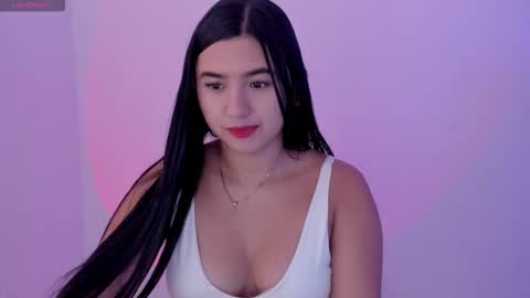 Snapshot of shelly_rohades chatting on October 31, 7:42 am online show from October 31, 7:42 am