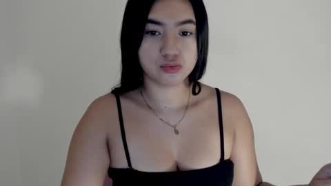 Snapshot of shelly_rohades chatting on November 3, 1:19 am online show from November 3, 1:19 am