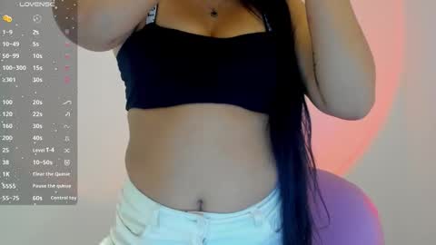 Snapshot of shelly_rohades chatting on November 11, 2:11 am online show from November 11, 2:11 am